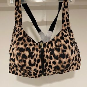 Victoria Secret Sports Bra - 38 DDD